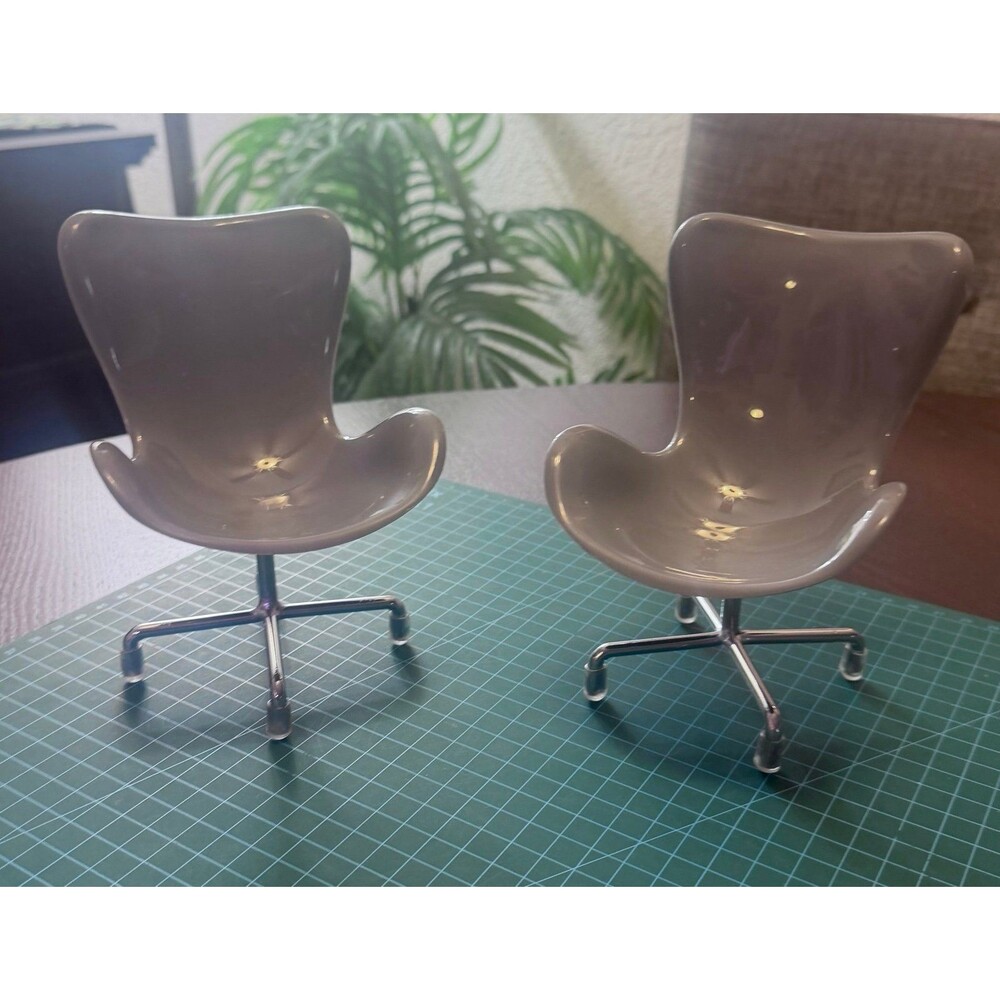 Two Barbie Gray Tulip Chairs Diorama Furniture Fits Integrity &1/6 Fashion Dolls